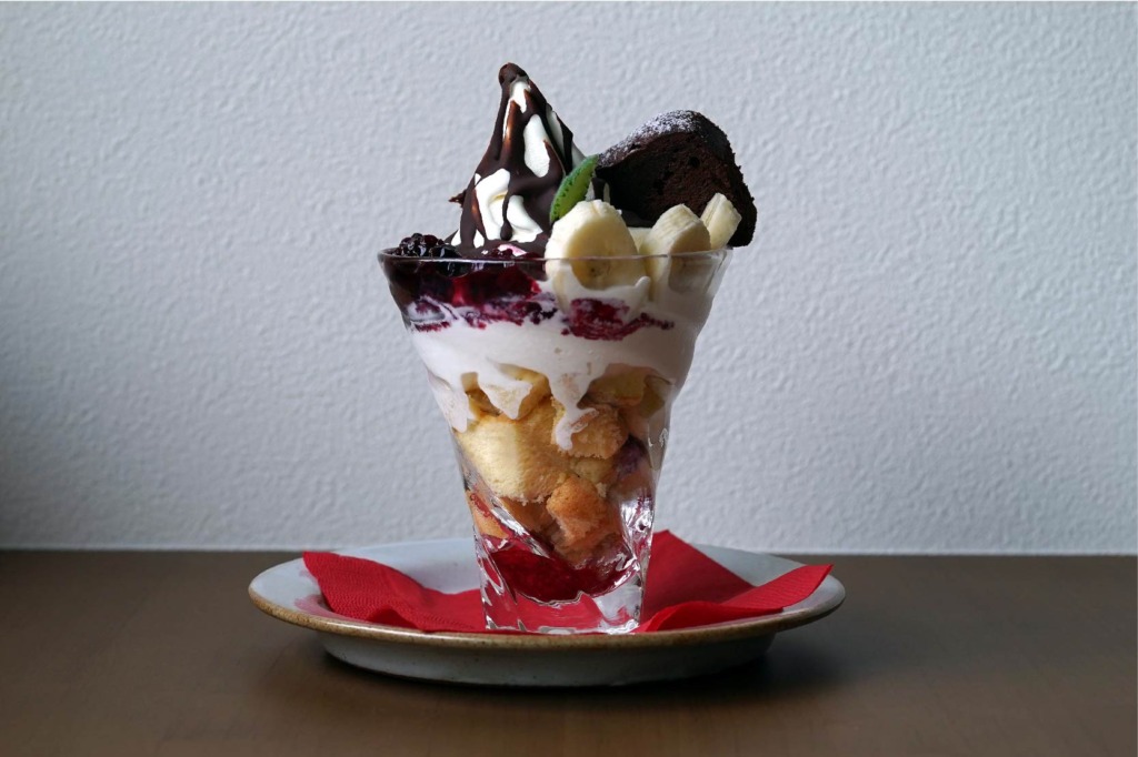 チョコレートパフェ
IN 1,000yen / TAKE 970yen